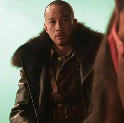 何润东出演"变态"硬汉,嘴角下耷与胡子相呼应也越发苦相,神似"光头强!