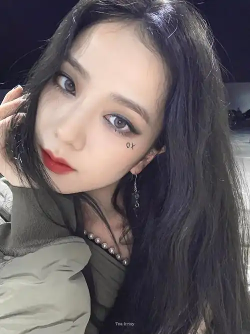 头像人间四月金智秀jisoo