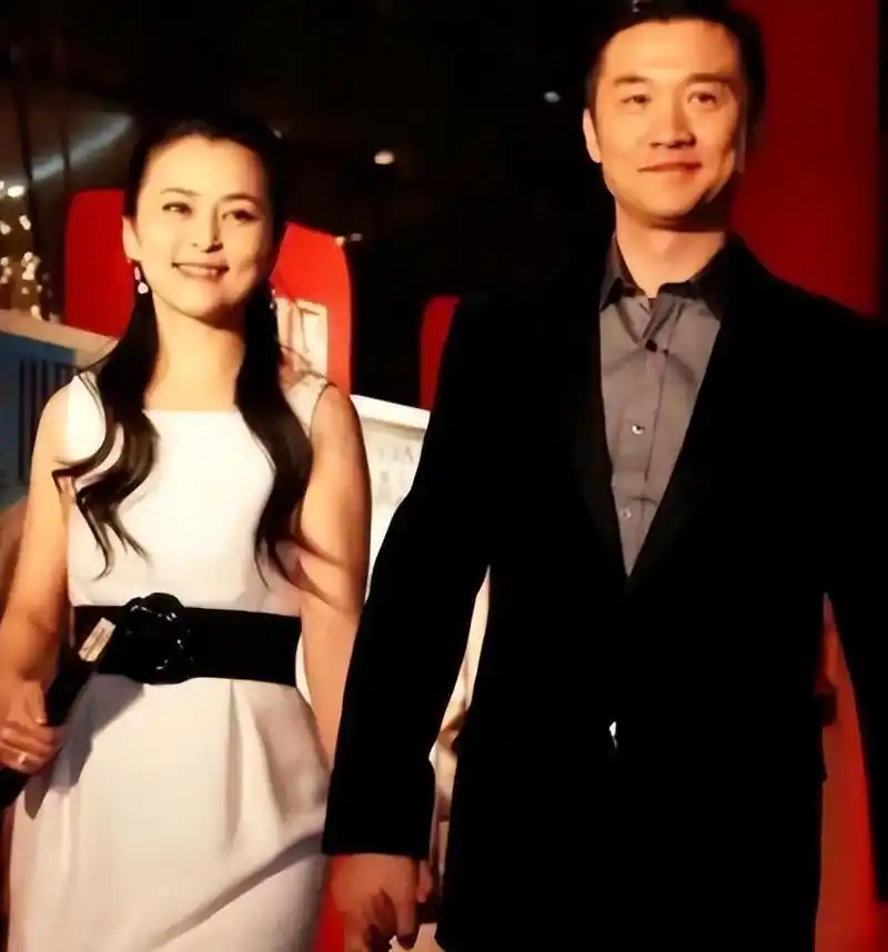 回顾黄志忠抛弃相爱13年的何音52岁依旧单身有柯蓝陪伴不孤单