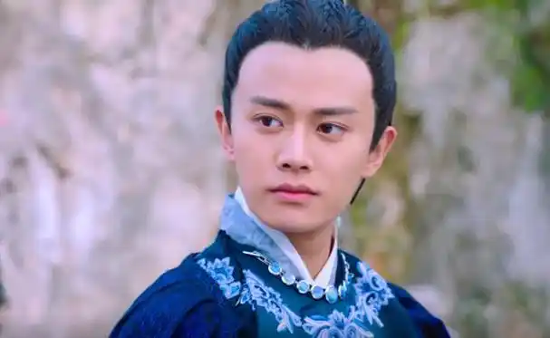 古装剧中的尬演少年并非只有中年男星才有,也包括了一些被称为"体弱派