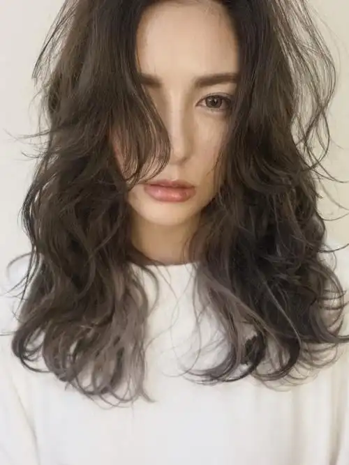 睡一觉就能帮头发上好微卷!只需准备袜子一只,手残女也能轻松完成