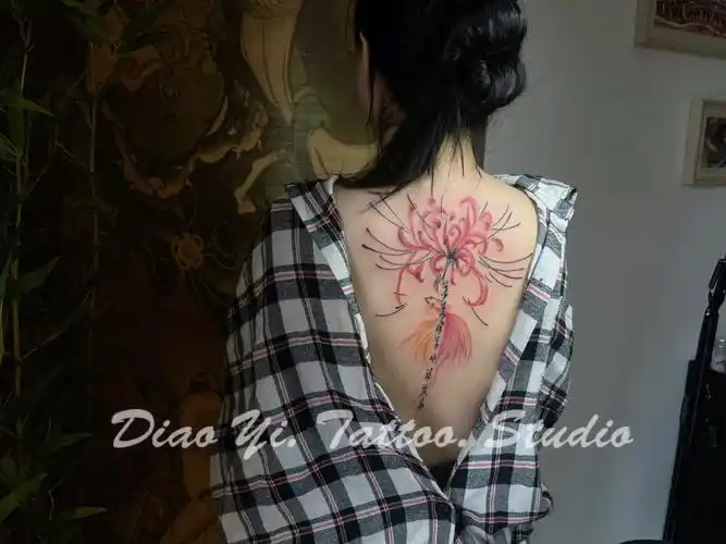 西安纹身彼岸花纹身脊椎纹身女生纹身