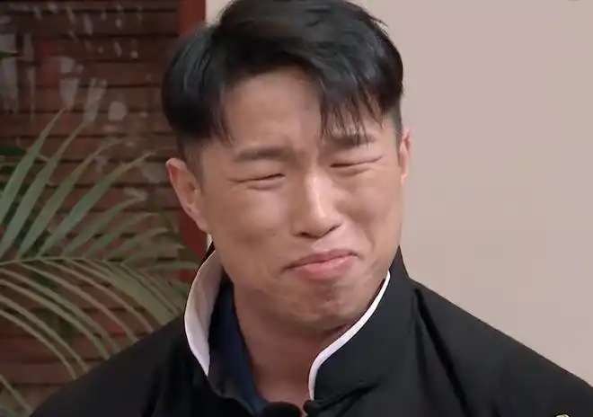 德云社烧饼哭相太难看郭德纲节目中调侃想截张好看的照片都难