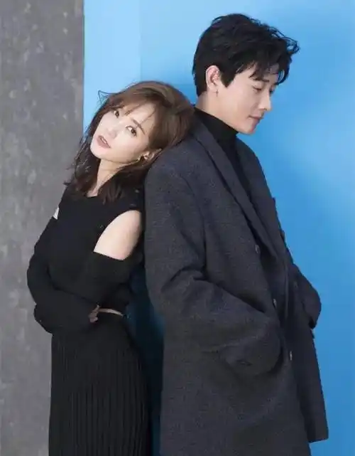 原创罗晋李一桐撒糖大片曝光动作亲昵眼神超甜不顾唐嫣感受