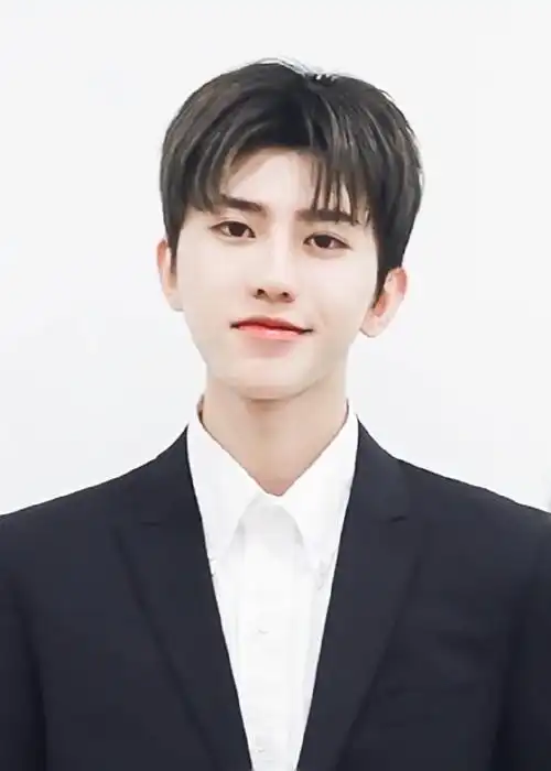 来夸大明星蔡徐坤证件照#蔡徐坤