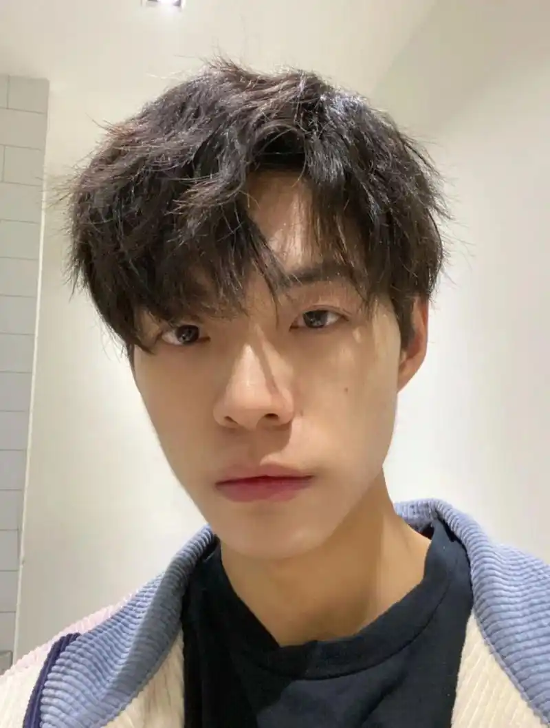 男士蝴蝶烫 95这款发型需要烫发哦 95可以做蝴蝶烫也可以纹理烫