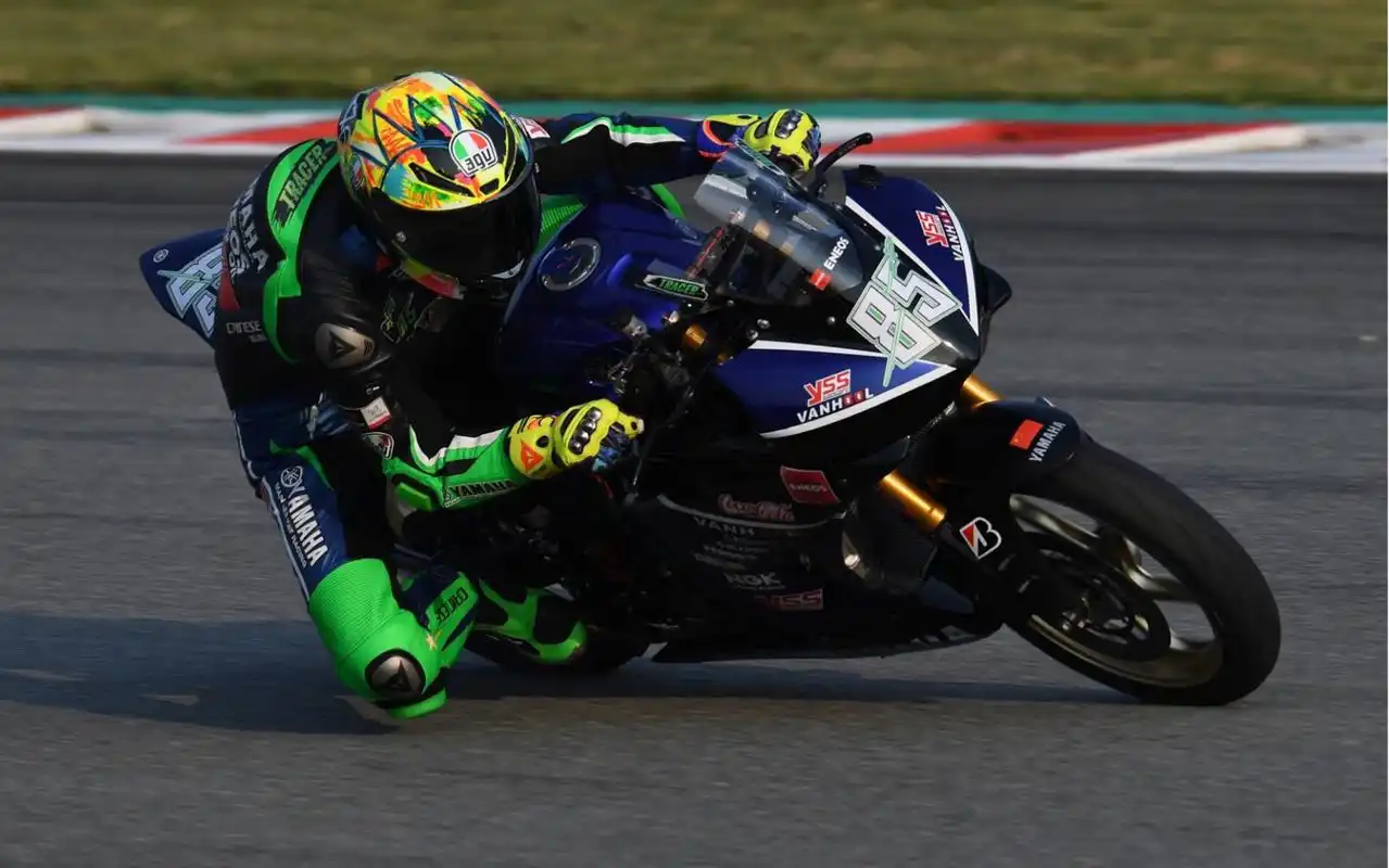 12期待赛车手王一博出发!