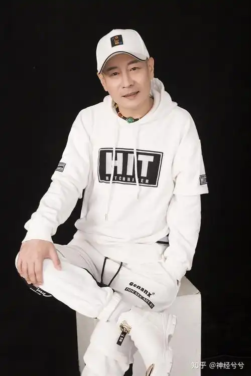 《滔滔北部湾》荣获最佳创作奖,高峰,华语男歌手,1969年出生于辽宁