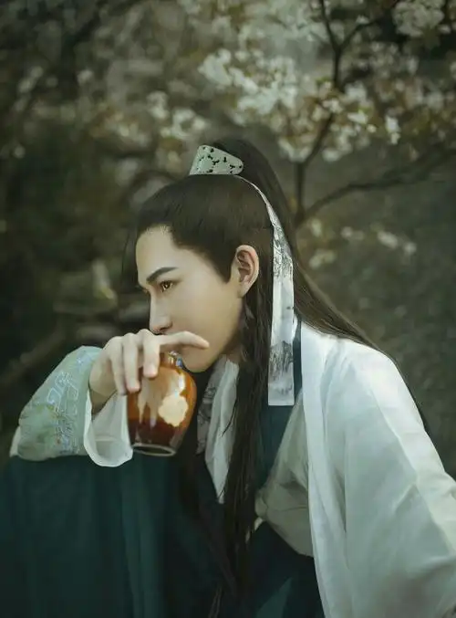 淡辉夕颜,公子如玉,是你执一把青伞,为我许下一世长安)古风汉服真人男