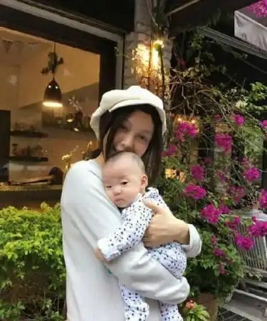 【图】范玮琪晒娃再遭骂 负面传闻不断否认遭"封杀"的传闻