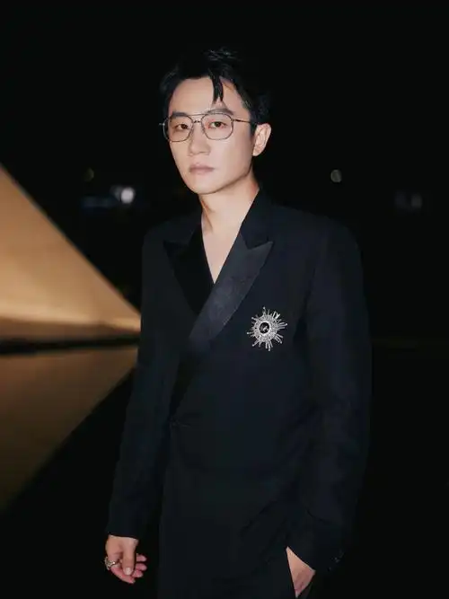 黄轩gq人物盛典帅气写真