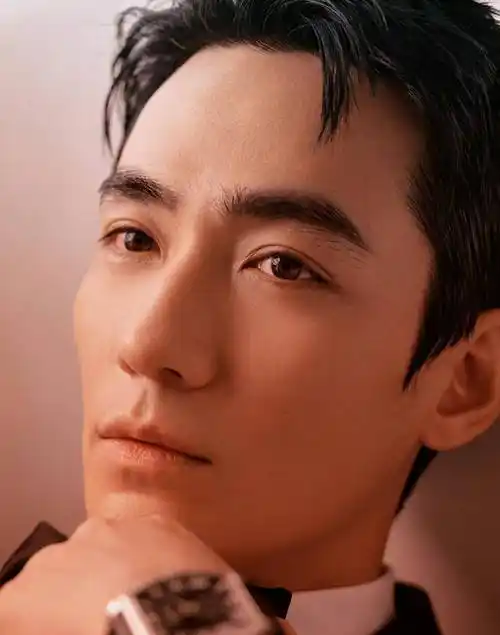 男星朱一龙时尚写真:温文尔雅,风度翩翩