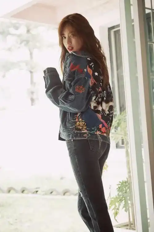 裴秀智的紧身牛仔裤 - 品度娱乐