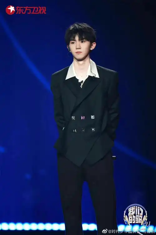 repo#马嘉祺《我们的歌》最新一期repo,据说新一期马哥穿了蓝色风衣