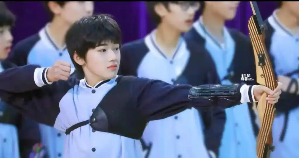 宋亚轩 #小宋真棒 箭射了一支又一支,运动会举行了一次又一 - 抖音