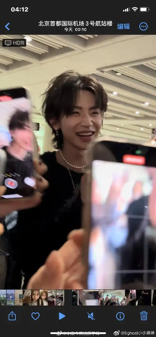 宝宝你再笑我可就要晕倒了  捡一点王琳凯笑迷糊的帅照    @小鬼