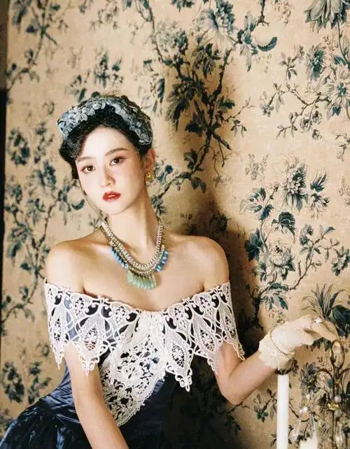 乔欣30岁生日大片像极了复古油画千金