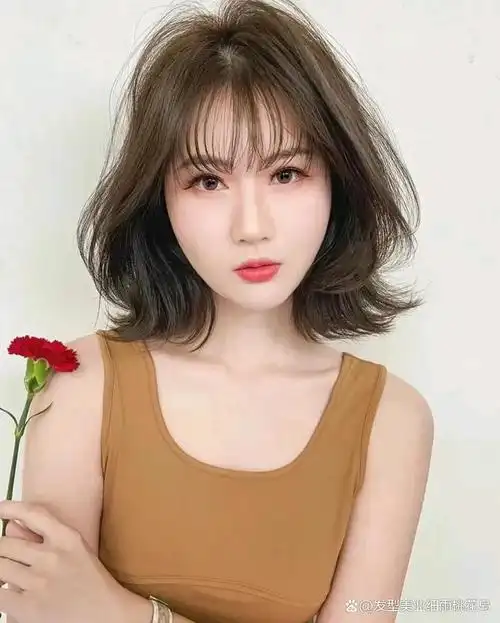 也会让她们看起来更年轻减龄,春夏女生到底留什么短发最好看,最新最热