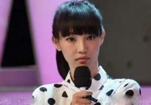 更有传闻说陈羽凡的前女友叫百合,白百何由原名"白雪"改成现在的名字