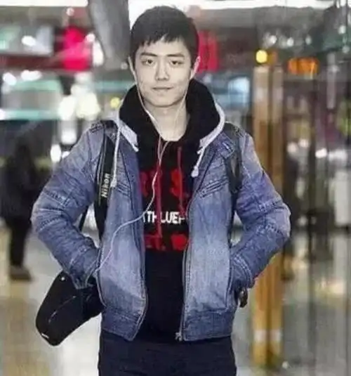 肖战素人时照片被曝光微胖却学生气十足对比现在因努力而改变