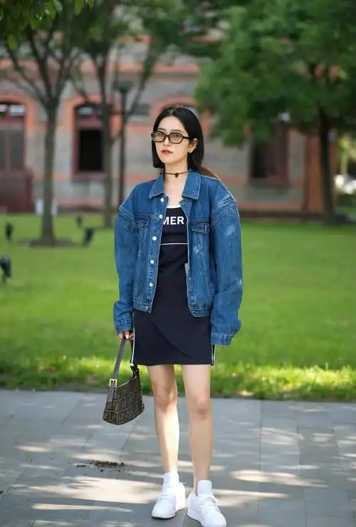 牛仔外套搭配什么裤子好看牛仔外套怎么搭配才洋气