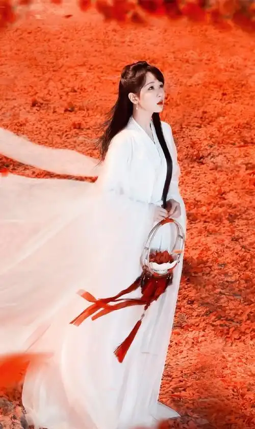 杨紫长相思红衣王姬造型路透##杨紫红衣古装路透