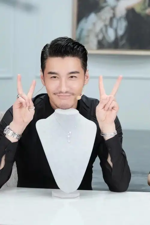 谢娜《谢谢您na》走的是"娱乐带货"的路线,而胡兵则想在分享精致生活