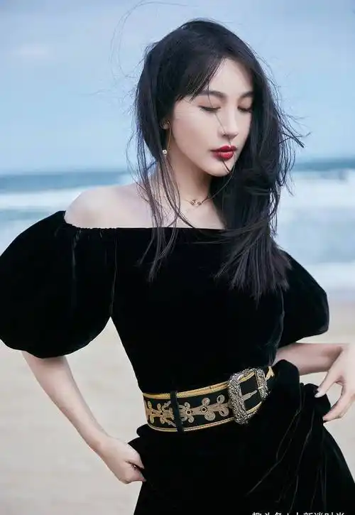 李菲儿的"水蜜桃"身材绝了!