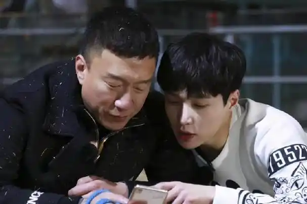 认真对待每一件事情在影视行业中,张艺兴跟随黄渤,孙红雷等前辈的步伐