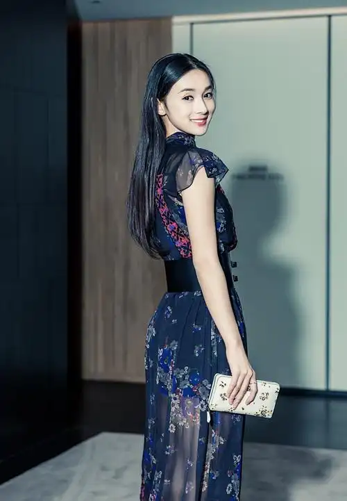 李若宁甜美气质活动照图片