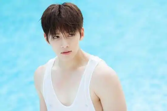 细数十大腹肌韩国男星