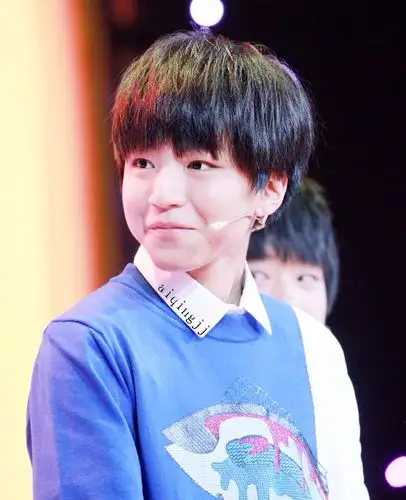 王俊凯# #tfboys王俊凯# 140828年代秀 cr:王俊凯的逆天睫毛