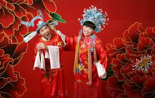 1,寐含春水脸如凝脂,白色牡丹烟罗软纱,逶迤白色拖地烟笼梅花百水裙