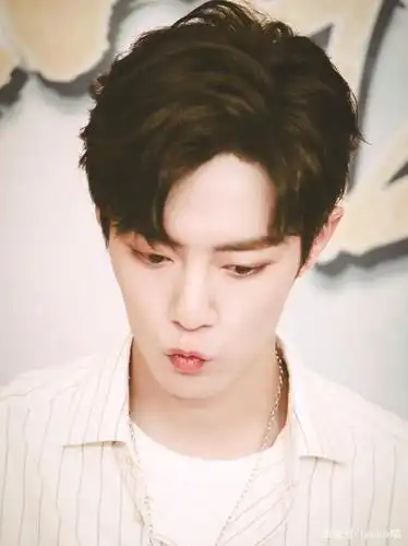 肖战的一个习惯性动作,可爱到犯规了啊,嘟嘟嘴来一波,好萌啊