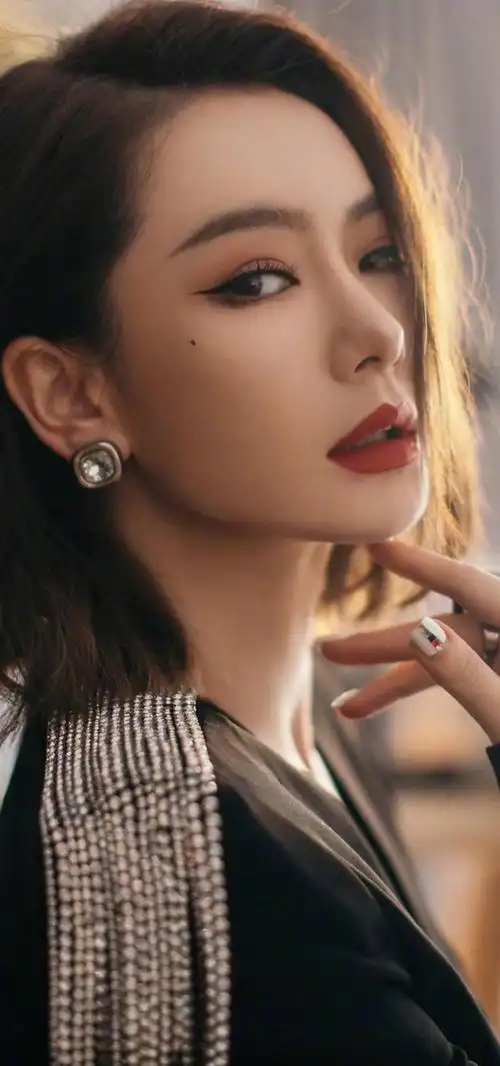 高冷女王戚薇高清手机壁纸