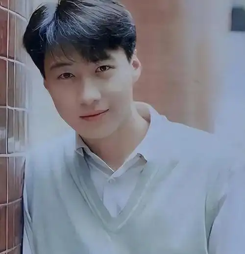 没想到8月刚结束56岁的黎明就以这样的方式让大家另眼相看