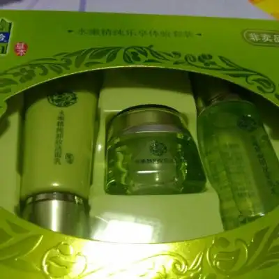 【苏宁易购超市】百雀羚水嫩精纯.