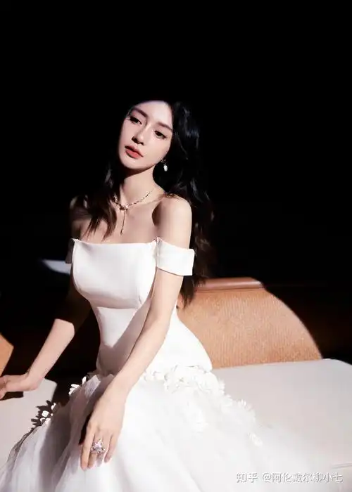 国内女明星有哪些惊为天人的礼服造型?