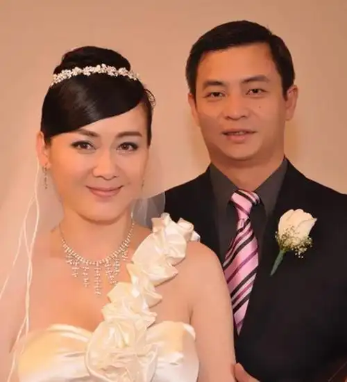 从与前夫的不和到离婚的低谷期,再到遇见现任丈夫的幸福时光