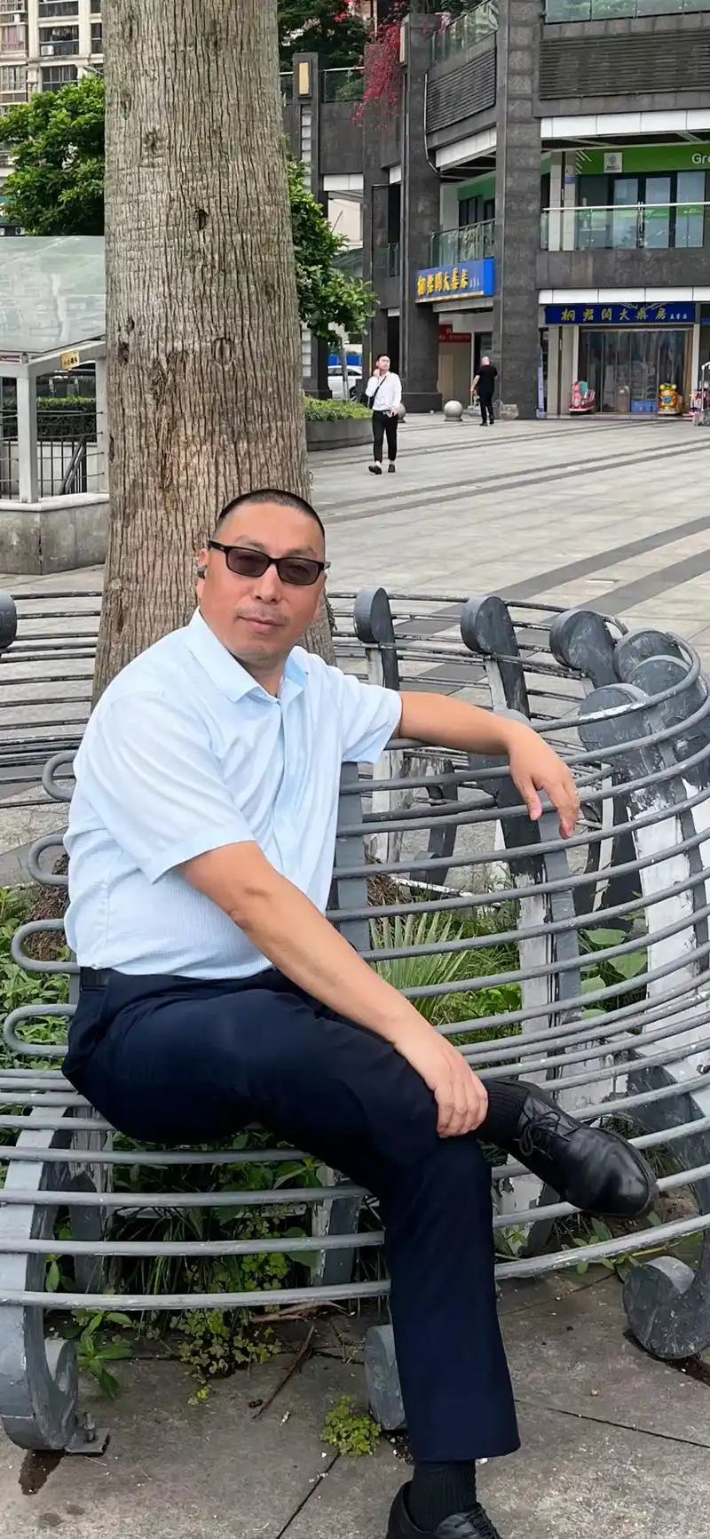 儒雅中年 #帅老头 #爷们 #成熟男人 #男人 #正装 - 抖音