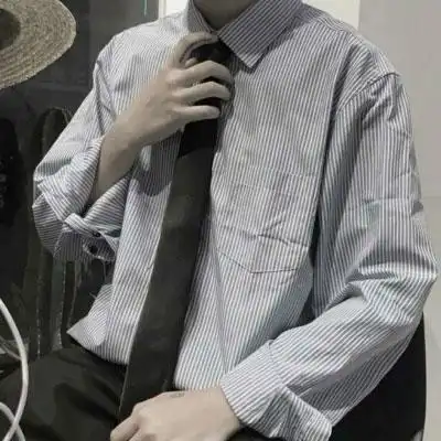 小清新白衬衫侧脸和半身男生头像