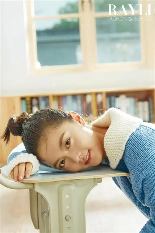 赵今麦封面大片曝光暖调校园风诠释甜味青春