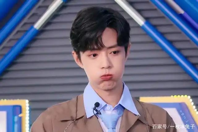 来和肖战比下嘟嘴啊,看谁更可爱?网友评:你最可爱我输了