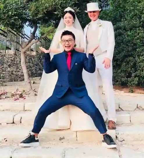 金星与老公汉斯婚礼照曝光,金星美轮美奂女人味令人服气