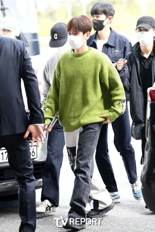 边伯贤超话@baekhyunee7230414【tvreport/mydaily/osen】金浦机场