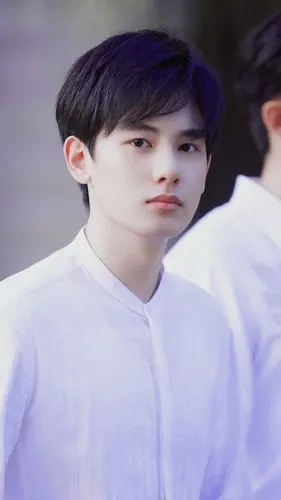 请把你相册里面你最喜欢一张胡先煦的照片晒出来吧