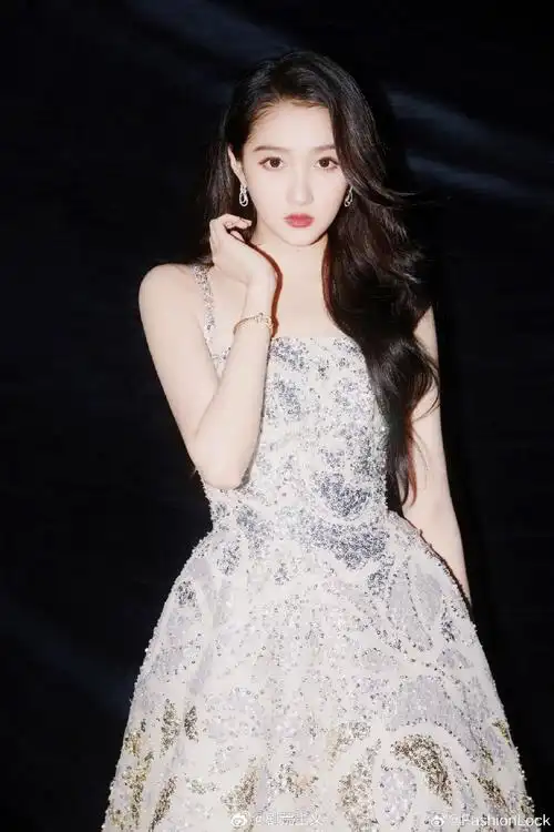 春楠给关晓彤化的新年好运妆