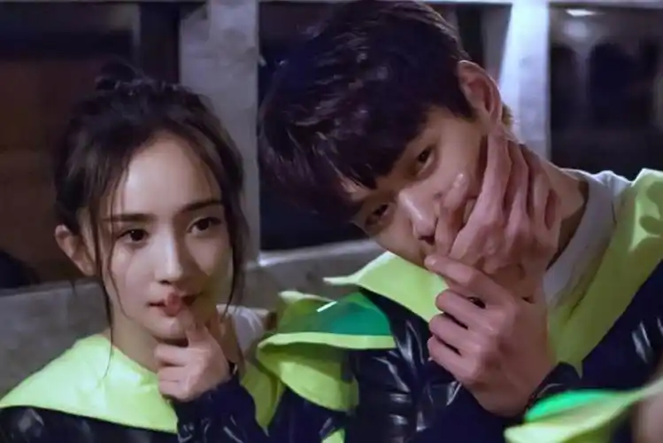 曝魏大勋收工后直奔杨幂小区疑同居多年感情稳定