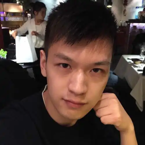 大家觉得这个男的帅吗?如果满分100分打多少分啊?认真回答,谢谢.