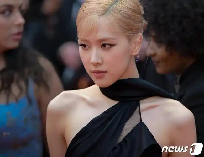 朴彩英将演唱iland2主题曲##朴彩英唱iland2主题曲